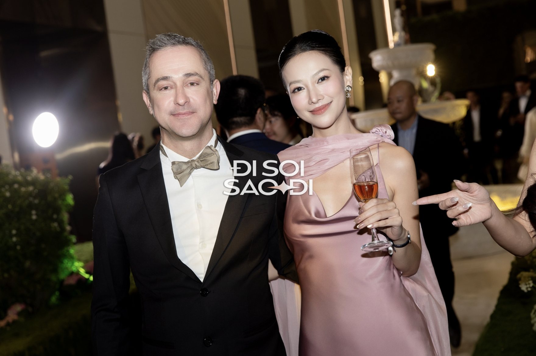 Đám cưới nhà tỷ phú khiến dân tình mãn nhãn: Người mặc sến lại rất sang, người đơn giản thì lại quá tinh tế- Ảnh 10.