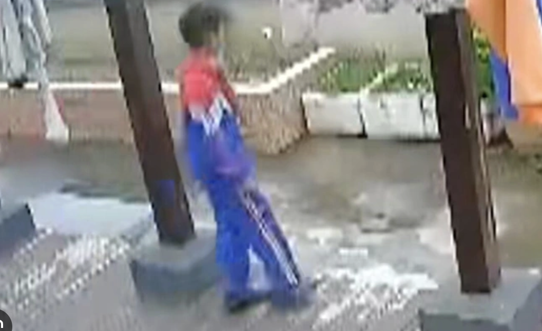 Nam sinh 16 tuổi học giỏi top đầu bất ngờ gieo mình từ tầng cao: Sự thật phía sau những tấm huy chương khiến MXH rùng mình!- Ảnh 2. Nam sinh 16 tuổi học giỏi top đầu bất ngờ gieo mình từ tầng cao: Sự thật phía sau những tấm huy chương khiến MXH rùng mình!- Ảnh 2.