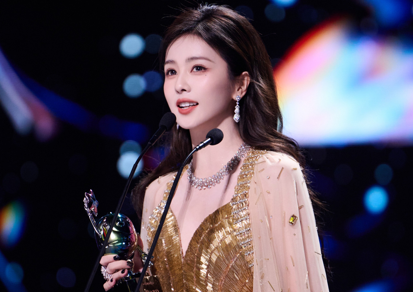 Bạch Lộc bị chỉ trích- Ảnh 3.