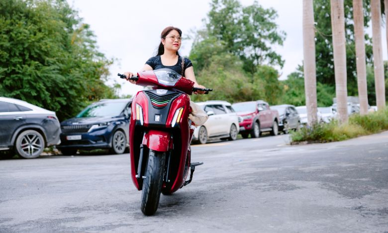 Xe máy điện giá 25 triệu đồng khiến Honda SH "bất ngờ" vì ngoại hình như 2 giọt nước, đã về đại lý- Ảnh 2.