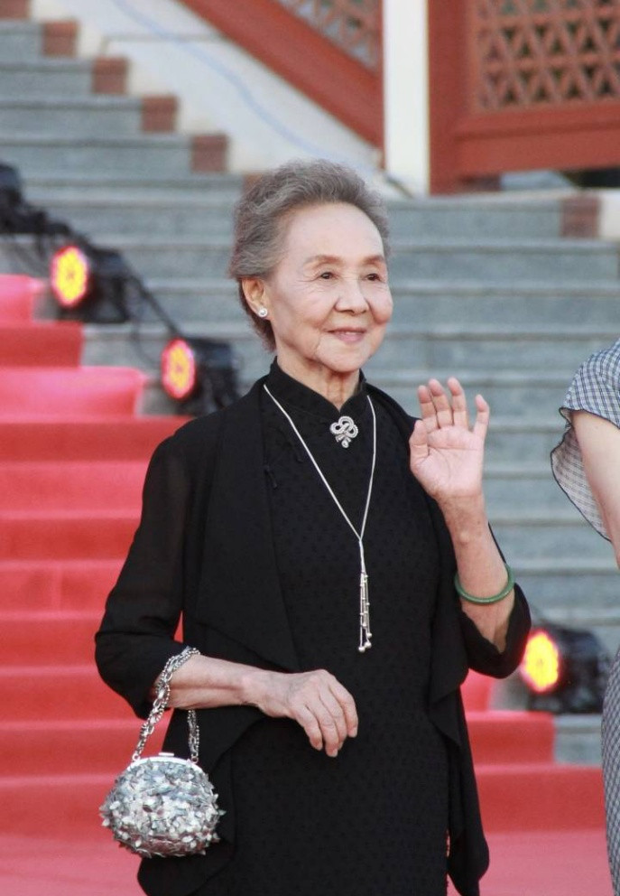 Mỹ nhân Tây Du Ký 87 tuổi vẫn có dáng đi nhanh nhẹn, dung nhan tươi tắn - cả đời không ngừng làm 1 việc để trẻ trung- Ảnh 1.