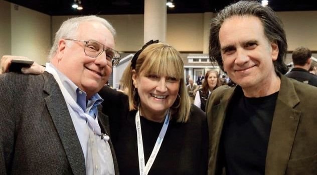 Chuyện khó tin trong gia đình Warren Buffett: Con gái duy nhất hơn 20 tuổi mới biết cha là tỷ phú, từng phải giao đồ ăn, bán báo để kiếm tiền- Ảnh 2.