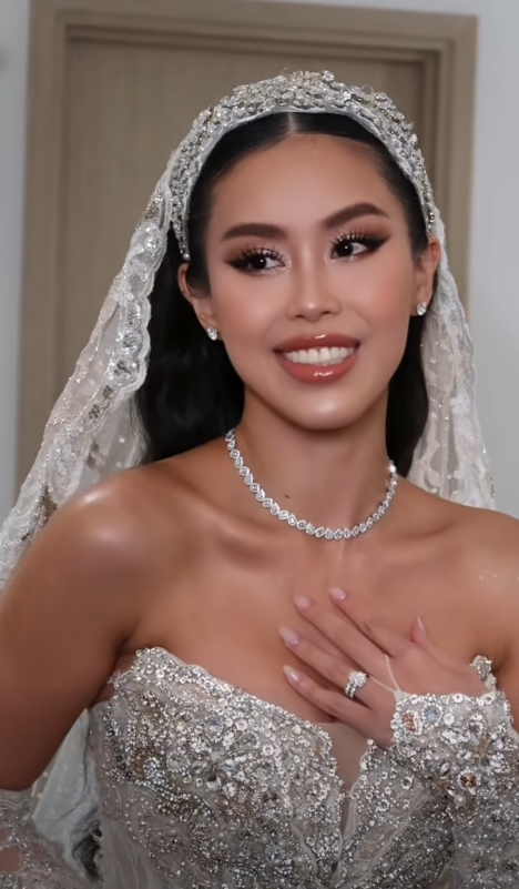 Váy cưới của Tiên Nguyễn được đặt thiết kế riêng ở nước ngoài rồi vận chuyển về Việt Nam- Ảnh 2.