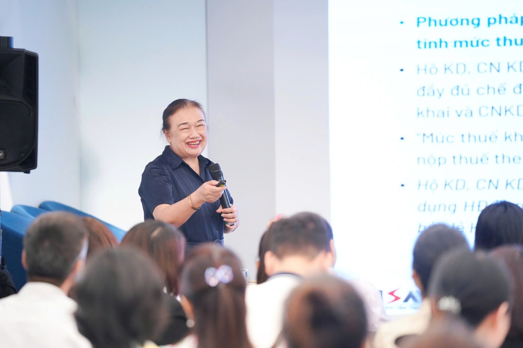 Chuyên gia Thuế: Một nữ lập trình viên ở Cầu Giấy nộp số thuế 33 tỷ đồng tương ứng mức 7% nhờ đăng ký, nếu không, thuế có thể lên tới 32% doanh thu- Ảnh 1. Chuyên gia Thuế: Một nữ lập trình viên ở Cầu Giấy nộp số thuế 33 tỷ đồng tương ứng mức 7% nhờ đăng ký, nếu không, thuế có thể lên tới 32% doanh thu- Ảnh 1.