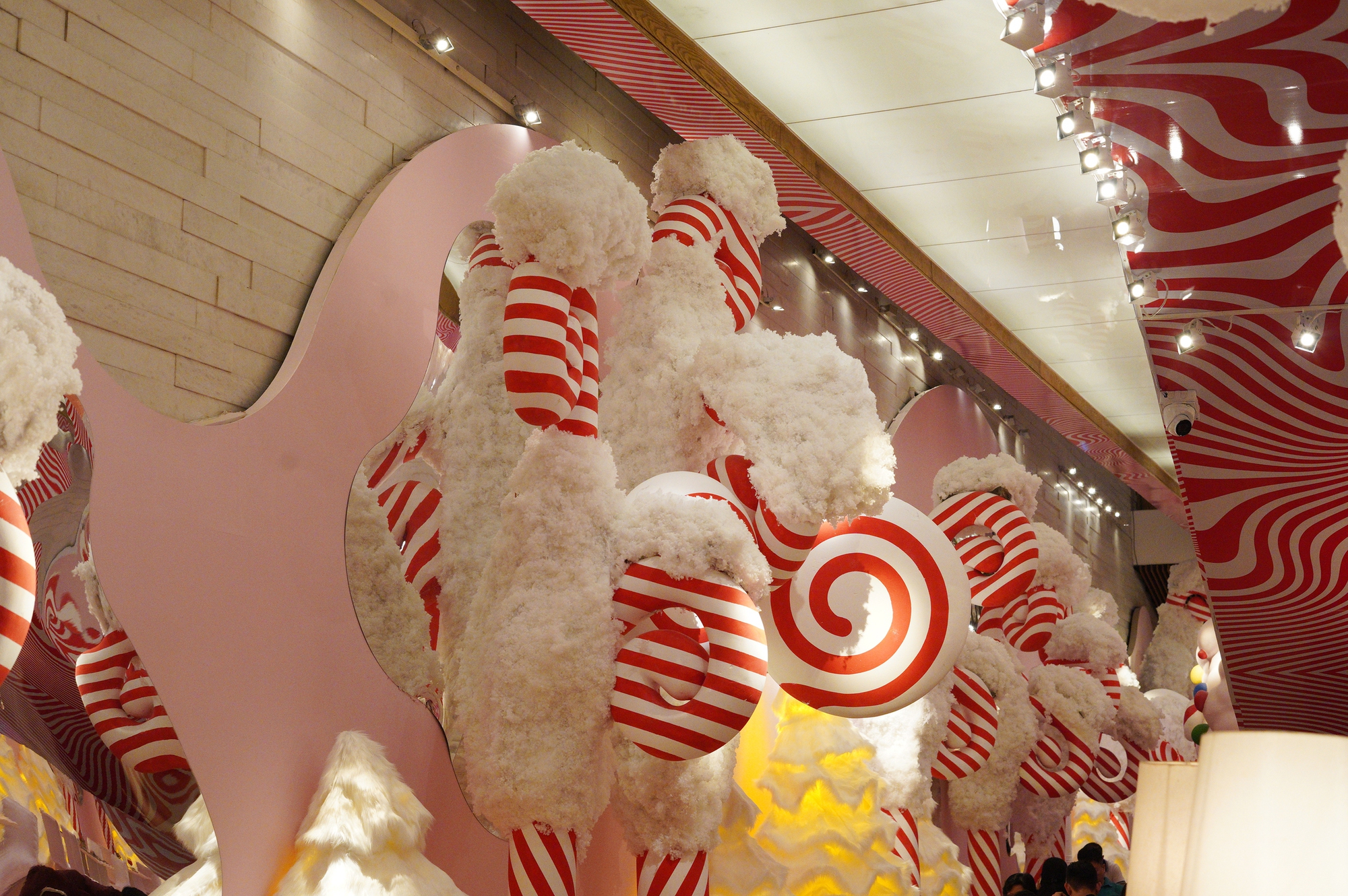 Cận cảnh qu&aacute;n c&agrave; ph&ecirc; Gi&aacute;ng sinh 200k ở TP.HCM, đ&aacute;ng th&igrave; thấy đ&aacute;ng nhưng trải nghiệm th&igrave; thật sự chưa xứng!- Ảnh 5.