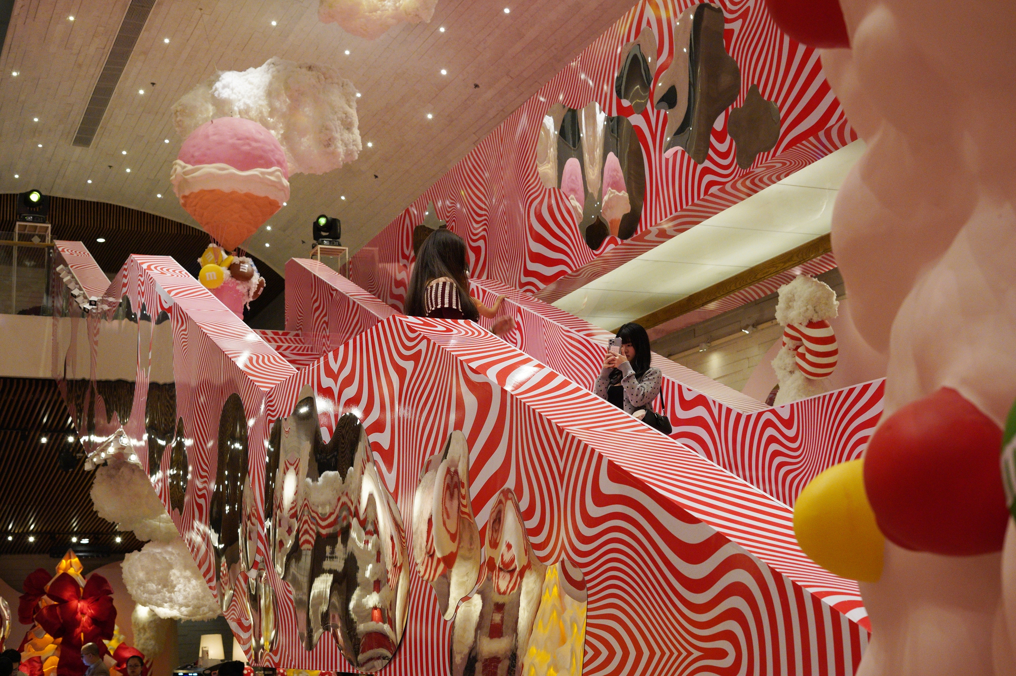 Cận cảnh qu&aacute;n c&agrave; ph&ecirc; Gi&aacute;ng sinh 200k ở TP.HCM, đ&aacute;ng th&igrave; thấy đ&aacute;ng nhưng trải nghiệm th&igrave; thật sự chưa xứng!- Ảnh 14.