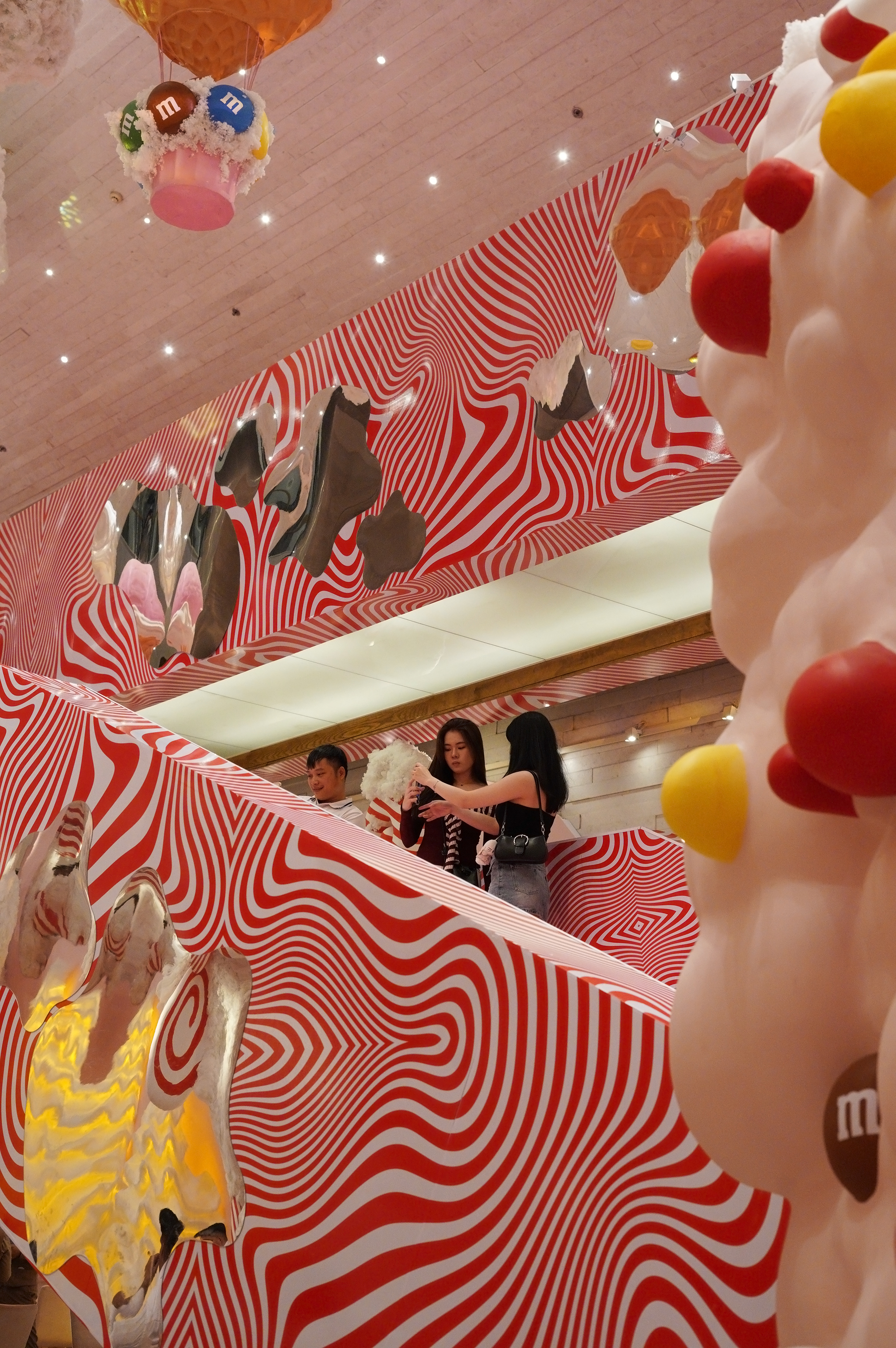 Cận cảnh qu&aacute;n c&agrave; ph&ecirc; Gi&aacute;ng sinh 200k ở TP.HCM, đ&aacute;ng th&igrave; thấy đ&aacute;ng nhưng trải nghiệm th&igrave; thật sự chưa xứng!- Ảnh 23.