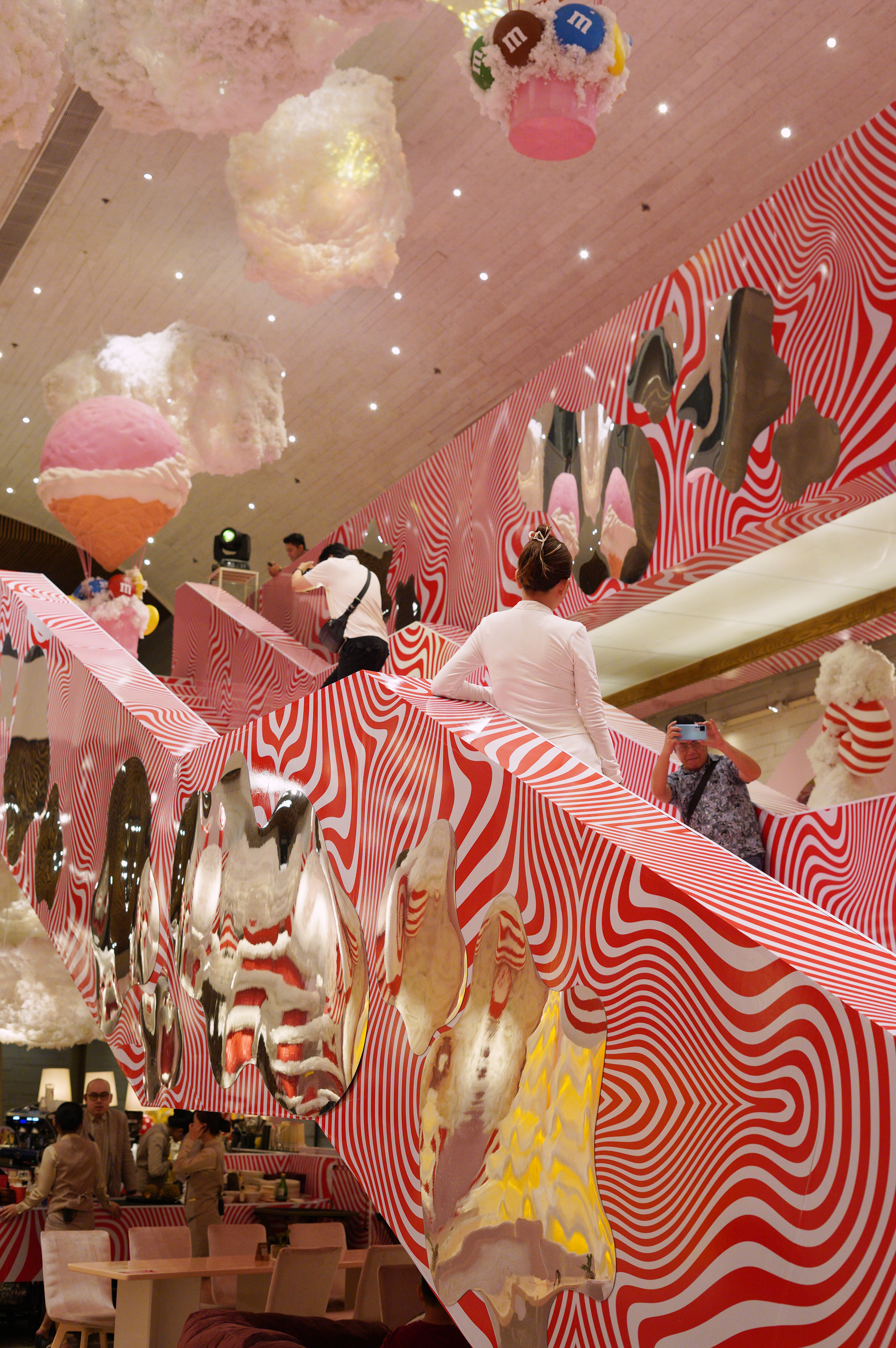 Cận cảnh qu&aacute;n c&agrave; ph&ecirc; Gi&aacute;ng sinh 200k ở TP.HCM, đ&aacute;ng th&igrave; thấy đ&aacute;ng nhưng trải nghiệm th&igrave; thật sự chưa xứng!- Ảnh 17.