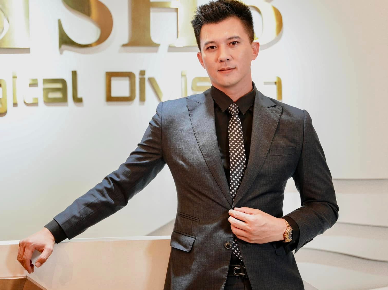 Tổng tài phim giờ vàng được Bộ Quốc Phòng khen thưởng: Hot boy bán nước mía đổi đời nhờ thi Siêu mẫu, visual không điểm chê- Ảnh 4. Tổng tài phim giờ vàng được Bộ Quốc Phòng khen thưởng: Hot boy bán nước mía đổi đời nhờ thi Siêu mẫu, visual không điểm chê- Ảnh 4.