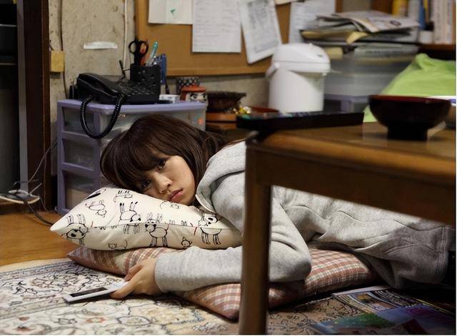 Một kiểu ĂN BÁM mới đang lan rộng - Con cái học cao nhưng cha mẹ lo sốt vó: "Cứ thế này hỏng cả đời..."- Ảnh 3.