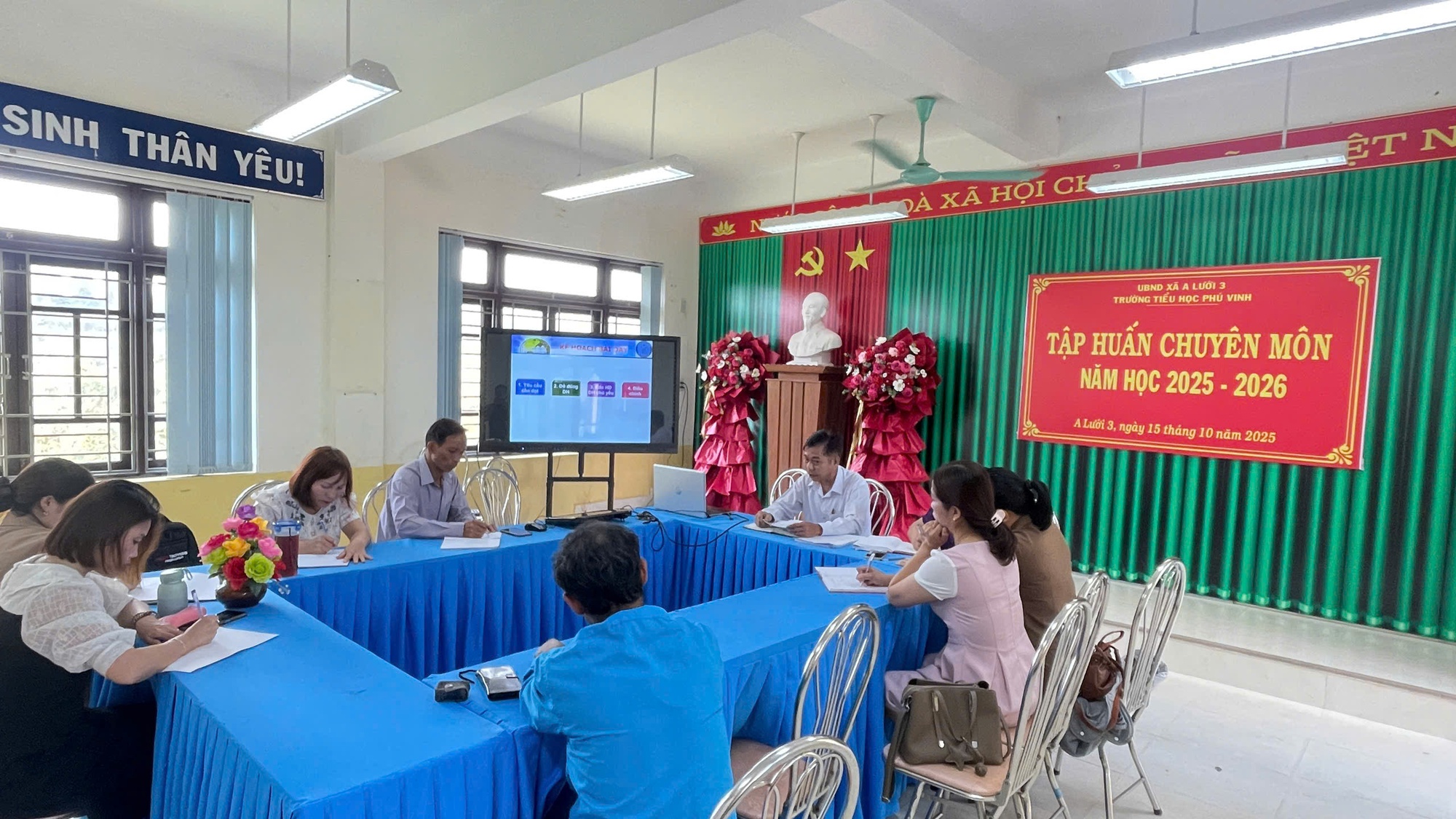 Trường không có giáo viên tiếng Anh, phụ huynh hỏi "con tôi lấy kiến thức đâu để thi?"- Ảnh 1. Trường không có giáo viên tiếng Anh, phụ huynh hỏi "con tôi lấy kiến thức đâu để thi?"- Ảnh 1.