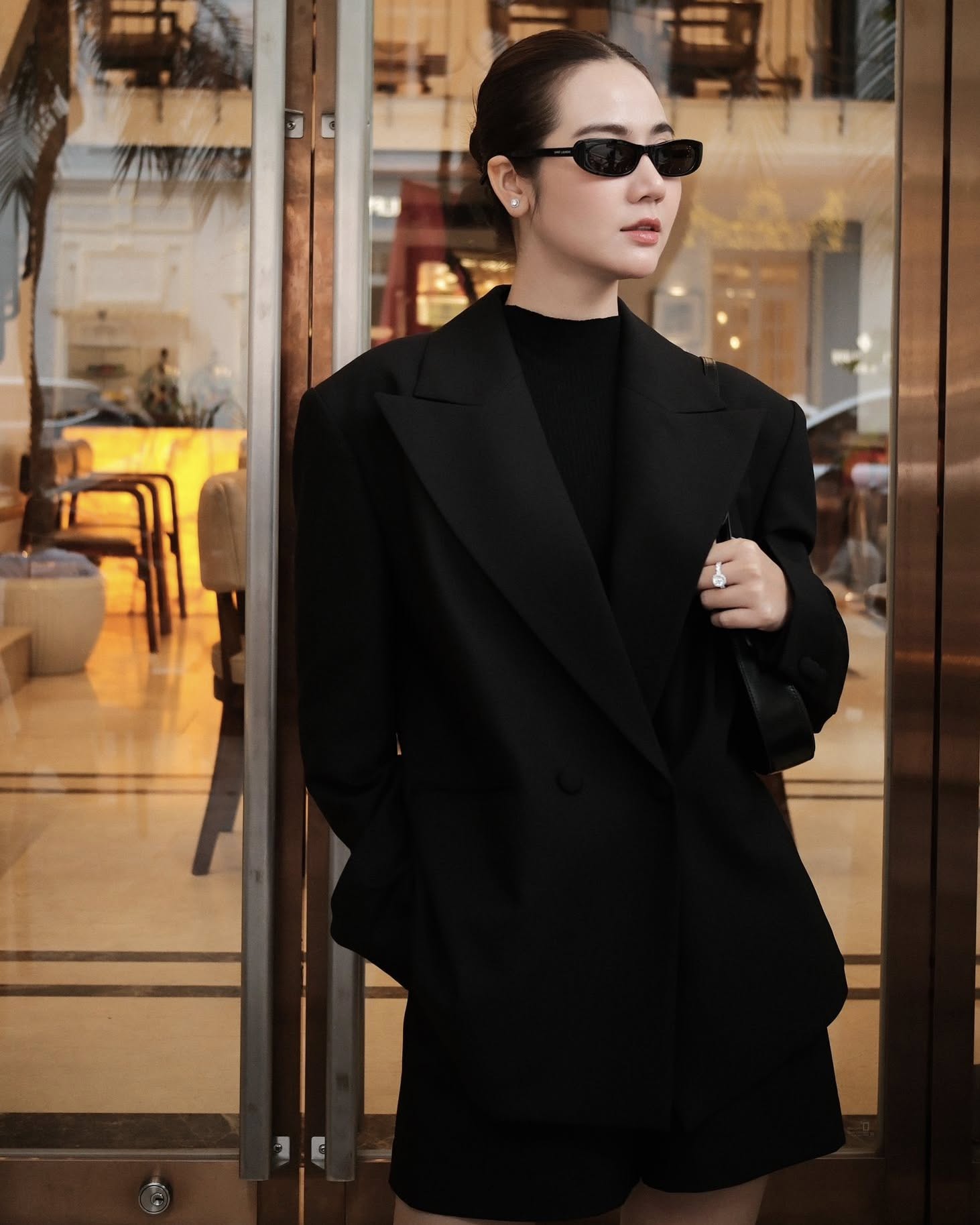 Huyền Lizzie lại đẹp động lòng người, khiến netizen mang so với Kim Tuyến- Ảnh 14. Huyền Lizzie lại đẹp động lòng người, khiến netizen mang so với Kim Tuyến- Ảnh 14.