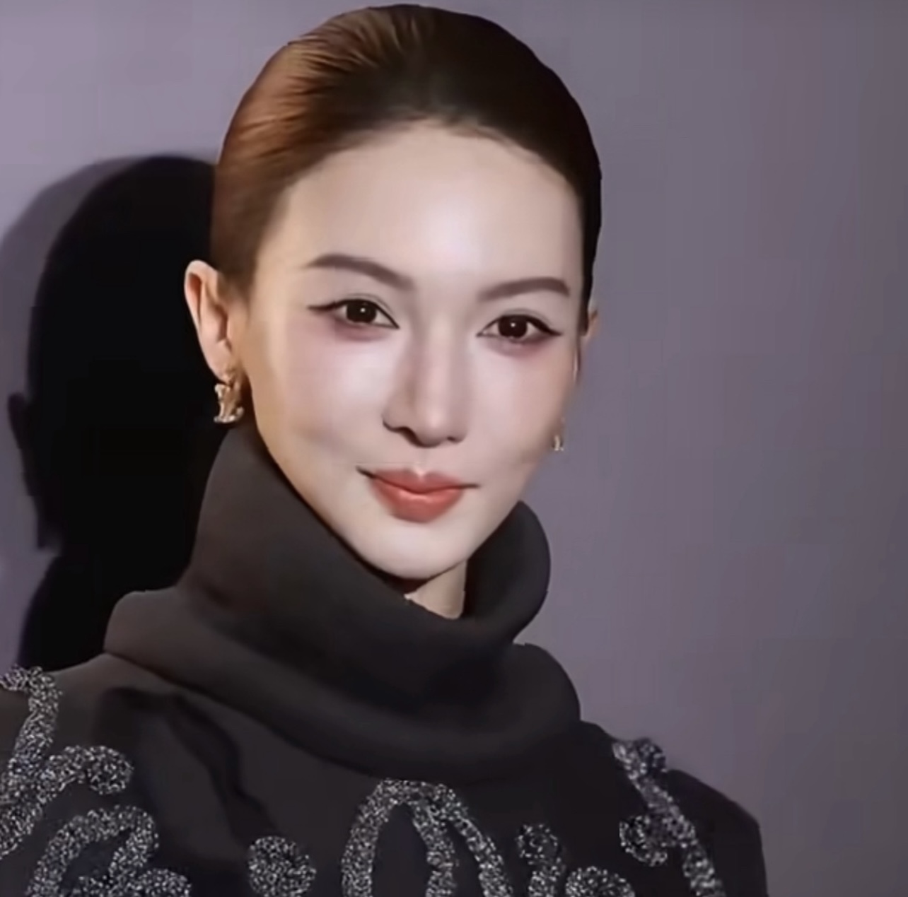 Kim Thần mặt đơ như tượng sáp- Ảnh 4.