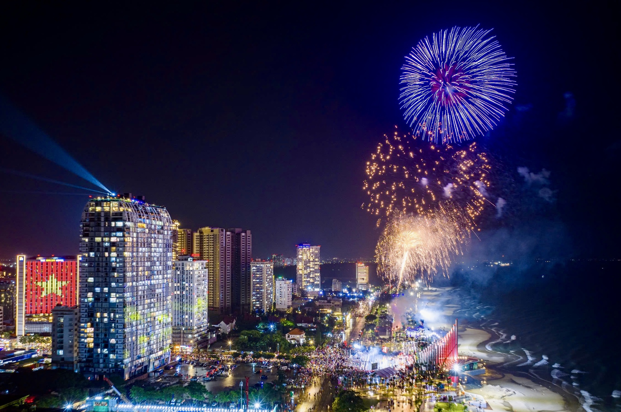 Các điểm bắn pháo hoa đêm giao thừa Tết Dương lịch 2026 tại TPHCM- Ảnh 1. Các điểm bắn pháo hoa đêm giao thừa Tết Dương lịch 2026 tại TPHCM- Ảnh 1.