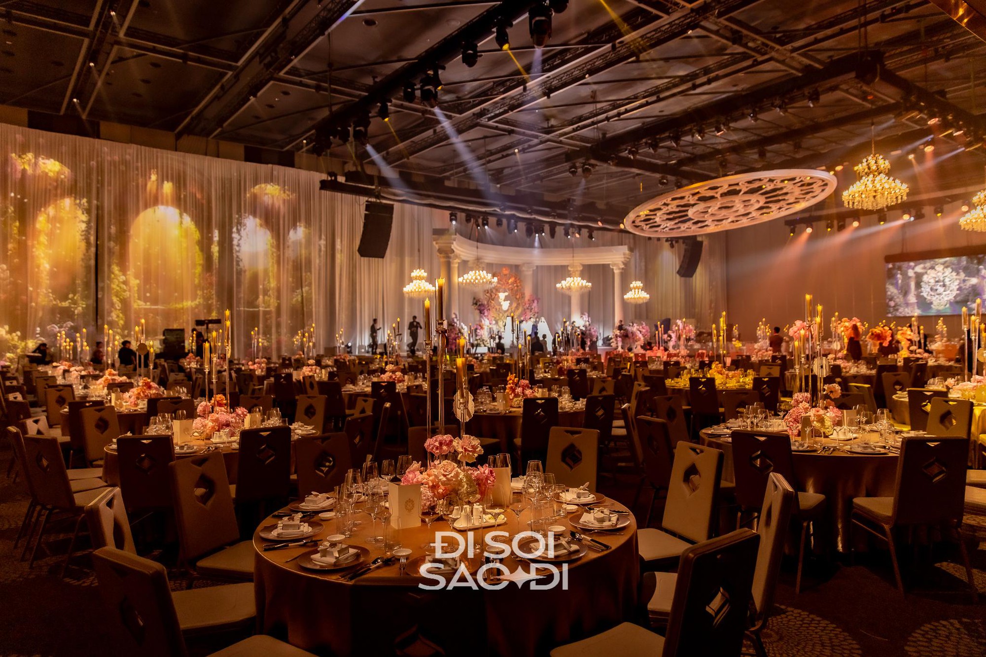 Đến chịu Tiên Nguyễn: Đám cưới concept kiến trúc Phục Hưng nhưng phục vụ gắp thú bông và chụp photobooth- Ảnh 10.