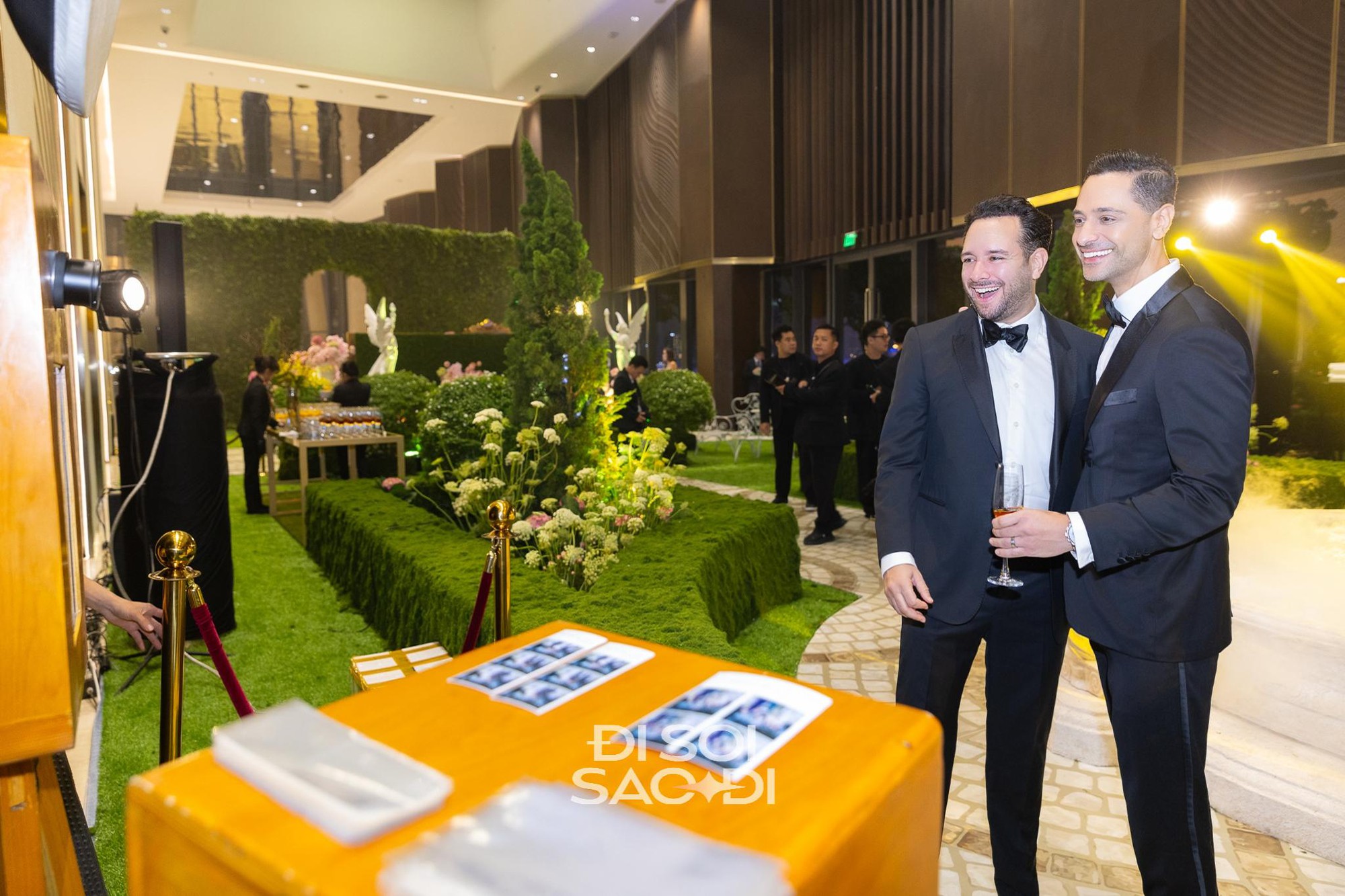 Đến chịu Tiên Nguyễn: Đám cưới concept kiến trúc Phục Hưng nhưng phục vụ gắp thú bông và chụp photobooth- Ảnh 18.