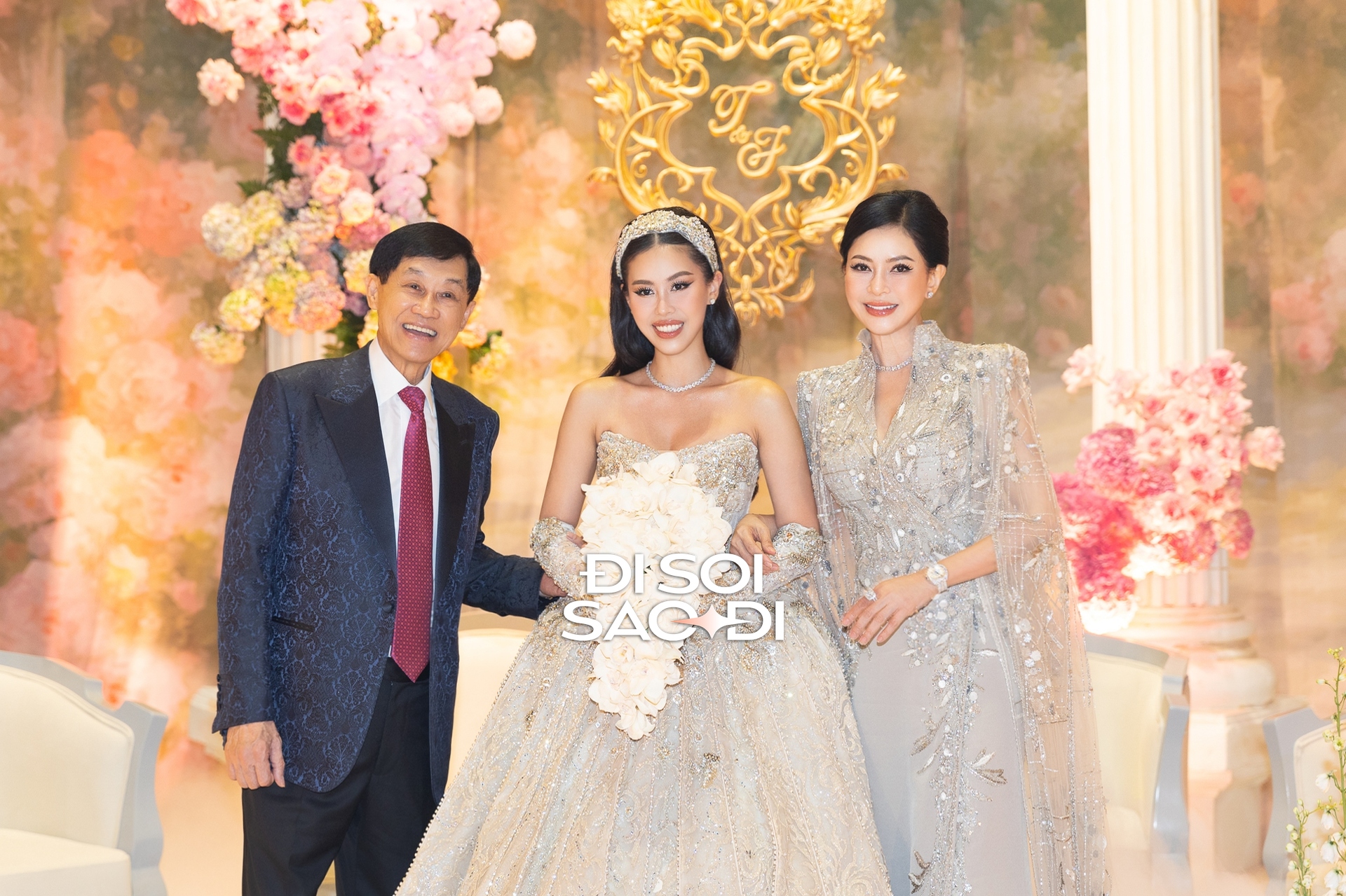 Điều Tiên Nguyễn cài cắm trong 2 bó hoa cưới đắt đỏ- Ảnh 6.