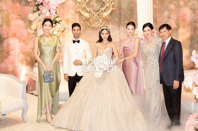 Dàn mỹ nhân đi ăn cưới con gái tỷ phú: Lên đồ tinh tế thanh lịch, quan trọng là KHÔNG lấn lướt cô dâu- Ảnh 3. Dàn mỹ nhân đi ăn cưới con gái tỷ phú: Lên đồ tinh tế thanh lịch, quan trọng là KHÔNG lấn lướt cô dâu- Ảnh 3.