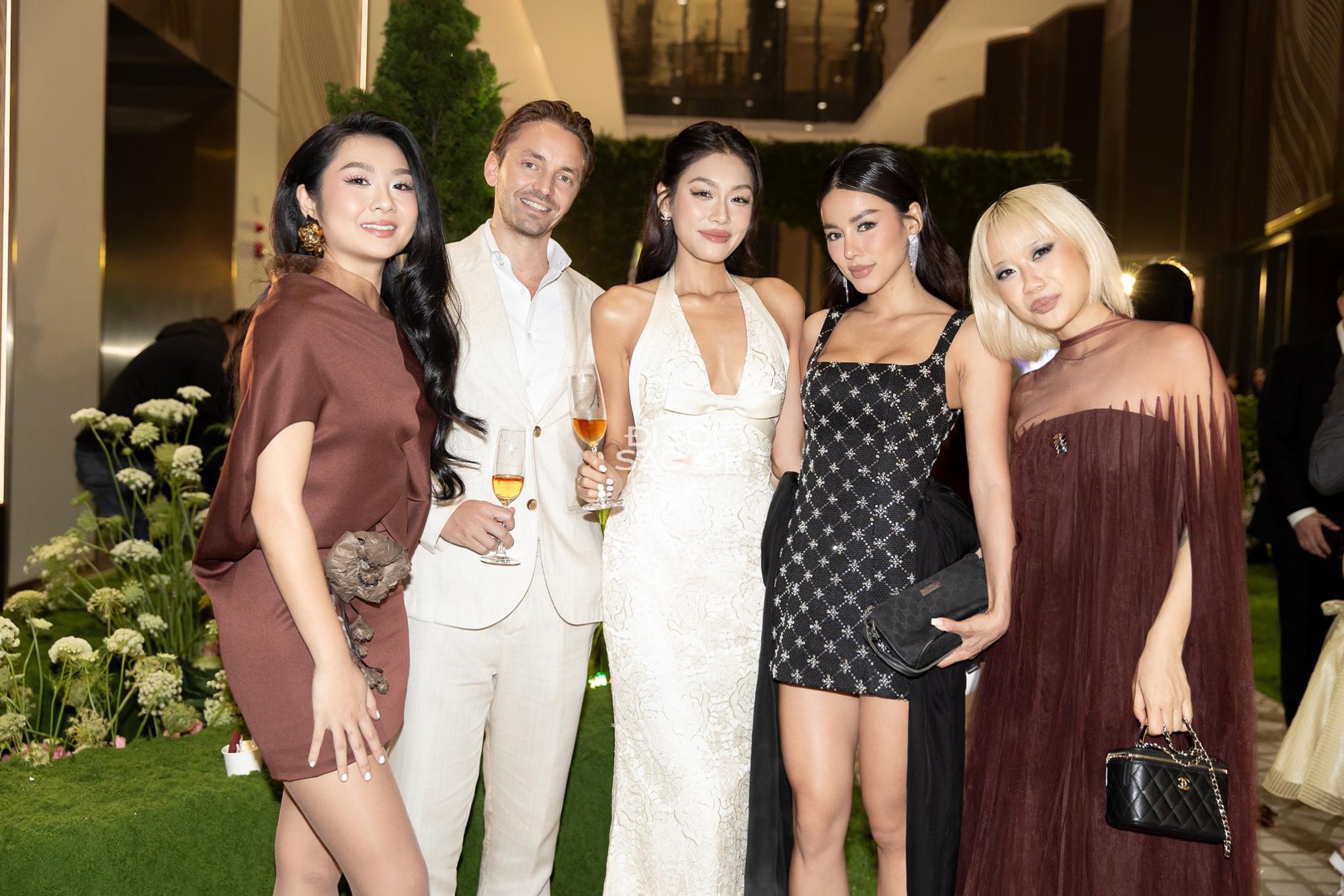 Chủ chuỗi khách sạn TP.HCM hộ tống 