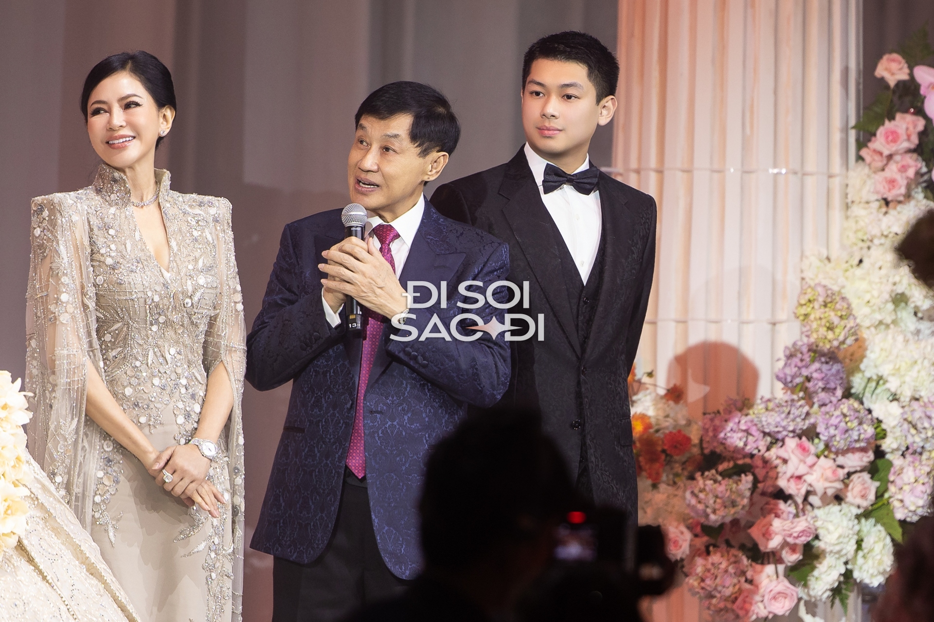 Bắt gặp Tiên Nguyễn và chồng đi 