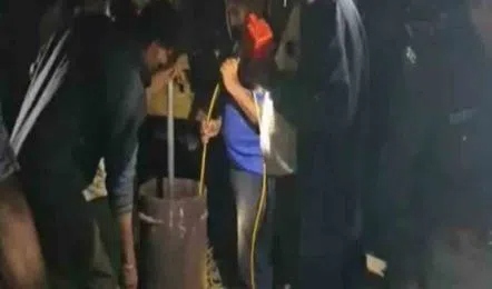 Bị bố từ chối mua điện thoại, nam thanh niên nhảy xuống giếng khoan- Ảnh 1.