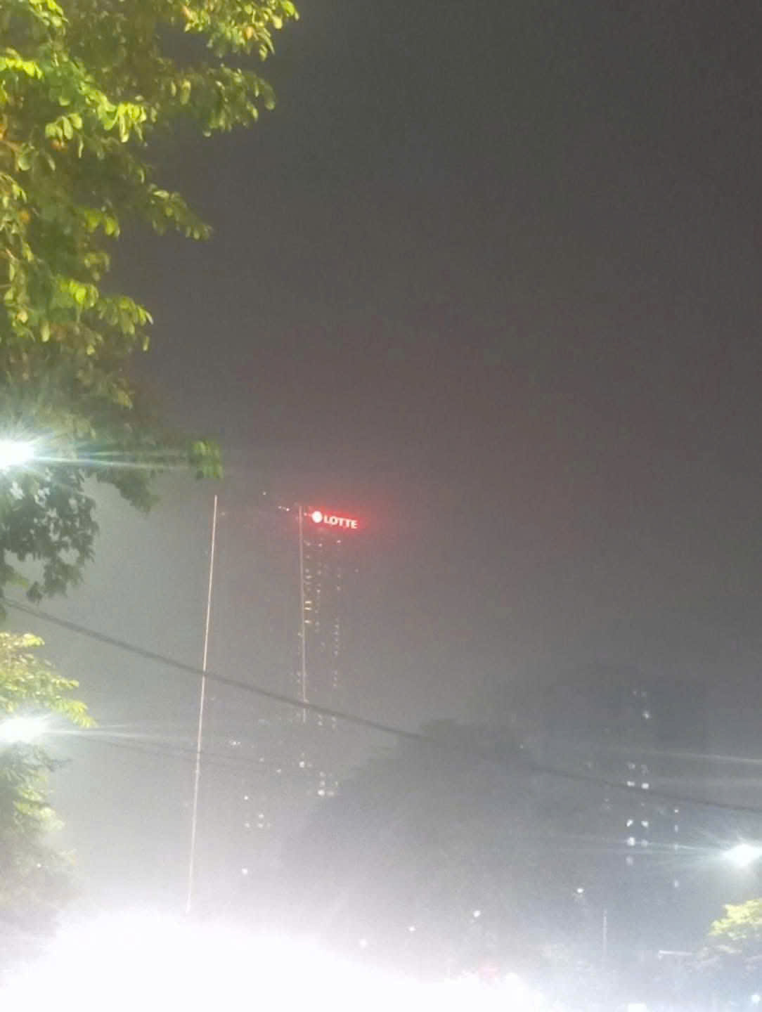 Chất lượng không khí ở Hà Nội vẫn ở mức không lành mạnh- Ảnh 2. Chất lượng không khí ở Hà Nội vẫn ở mức không lành mạnh- Ảnh 2.