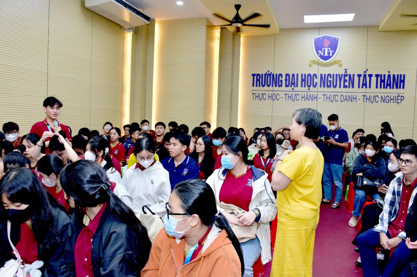 Hành trình “nhân sự kế thừa ngành y” tiếp tục lan tỏa tại trường Đại học Nguyễn Tất Thành- Ảnh 2. Hành trình “nhân sự kế thừa ngành y” tiếp tục lan tỏa tại trường Đại học Nguyễn Tất Thành- Ảnh 2.