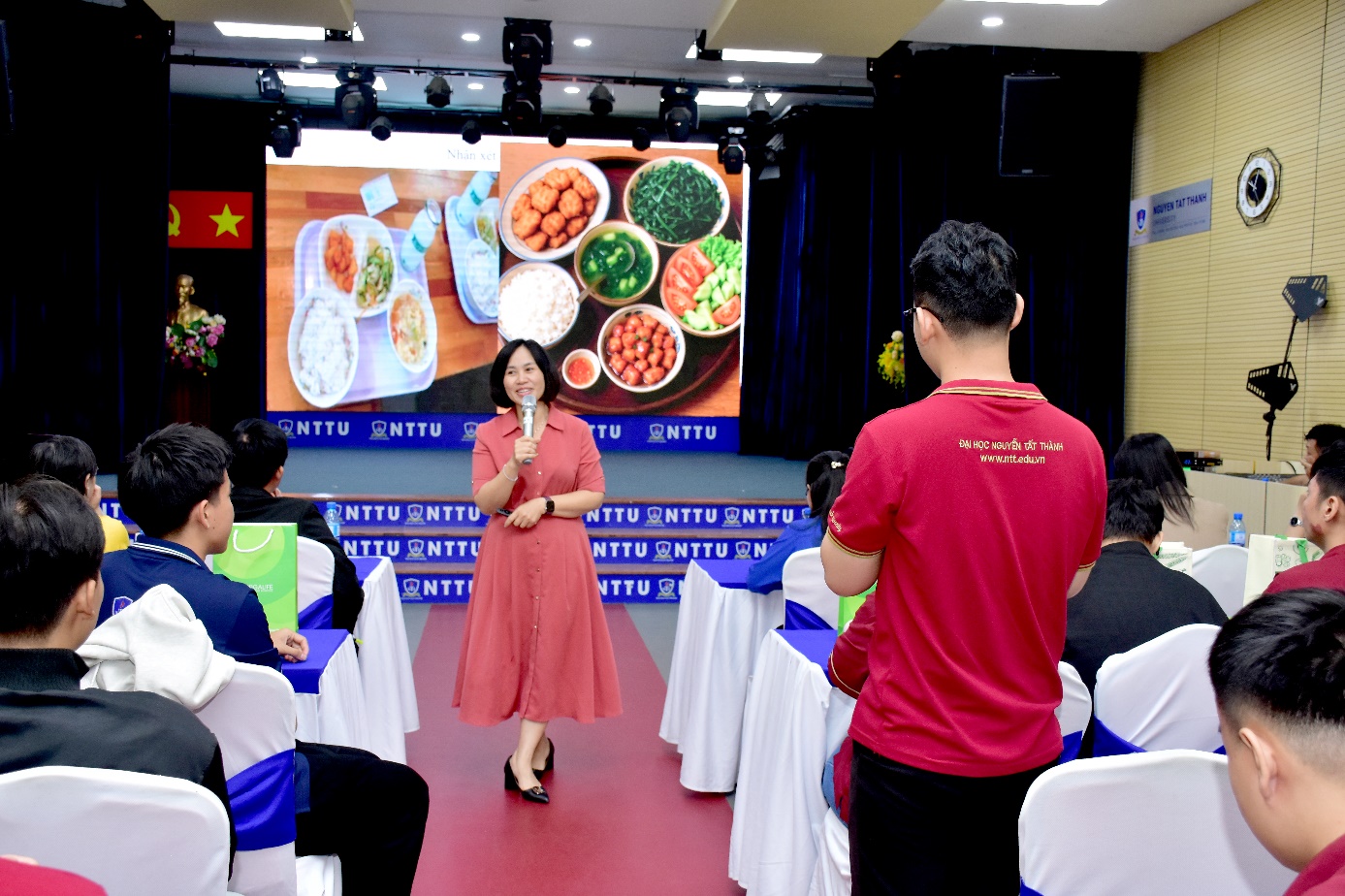 Hành trình “nhân sự kế thừa ngành y” tiếp tục lan tỏa tại trường Đại học Nguyễn Tất Thành- Ảnh 3. Hành trình “nhân sự kế thừa ngành y” tiếp tục lan tỏa tại trường Đại học Nguyễn Tất Thành- Ảnh 3.