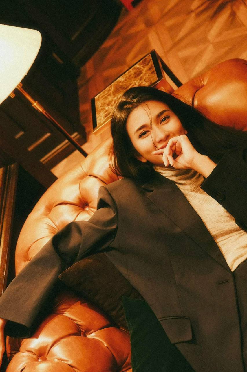 Huyền Lizzie lại đẹp động lòng người, khiến netizen mang so với Kim Tuyến- Ảnh 10. Huyền Lizzie lại đẹp động lòng người, khiến netizen mang so với Kim Tuyến- Ảnh 10.