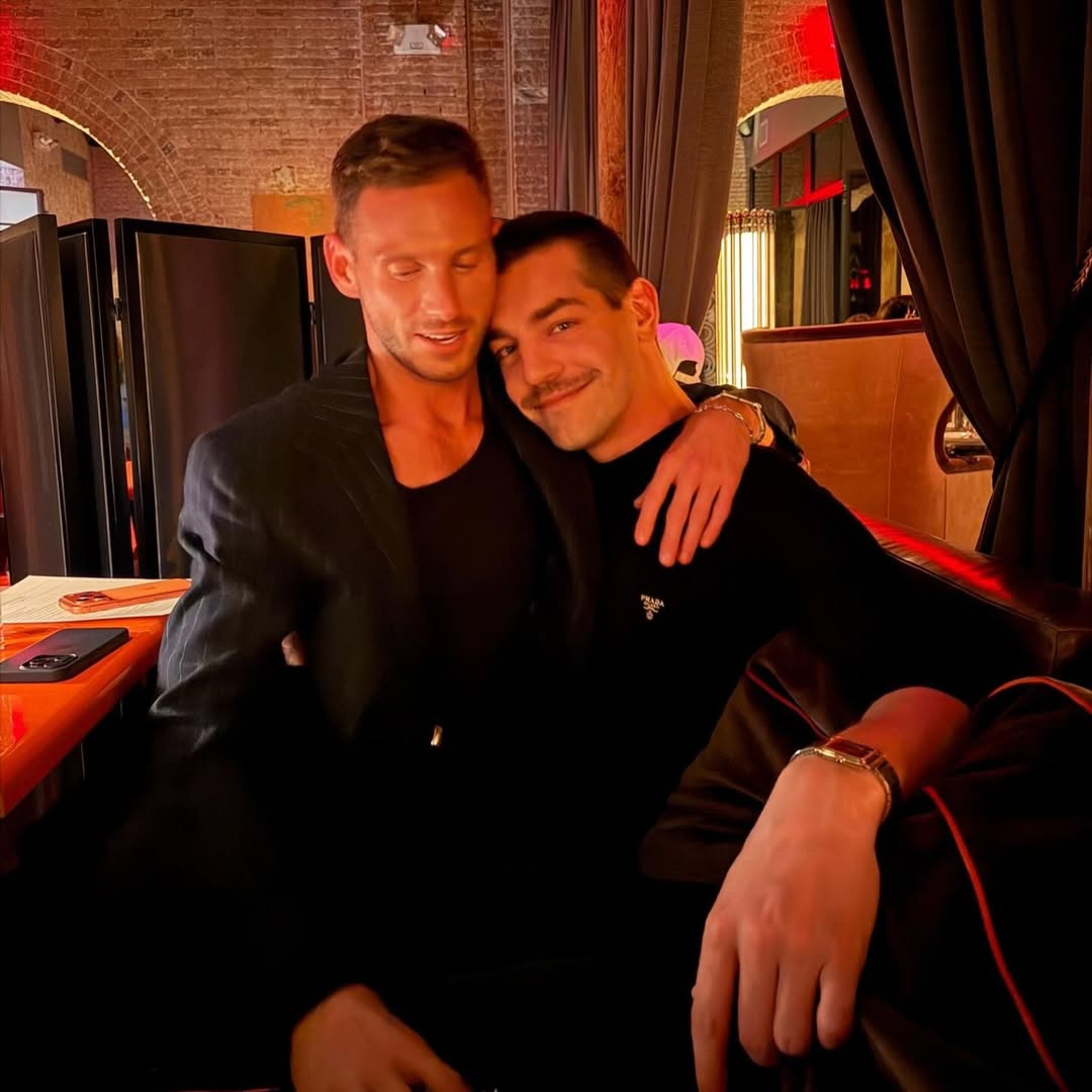 Sao nam được bạn trai đồng tính cực phẩm kề cận chăm sóc sau khi nhập viện khẩn cấp vì thuốc lá điện tử- Ảnh 6. Sao nam được bạn trai đồng tính cực phẩm kề cận chăm sóc sau khi nhập viện khẩn cấp vì thuốc lá điện tử- Ảnh 6.