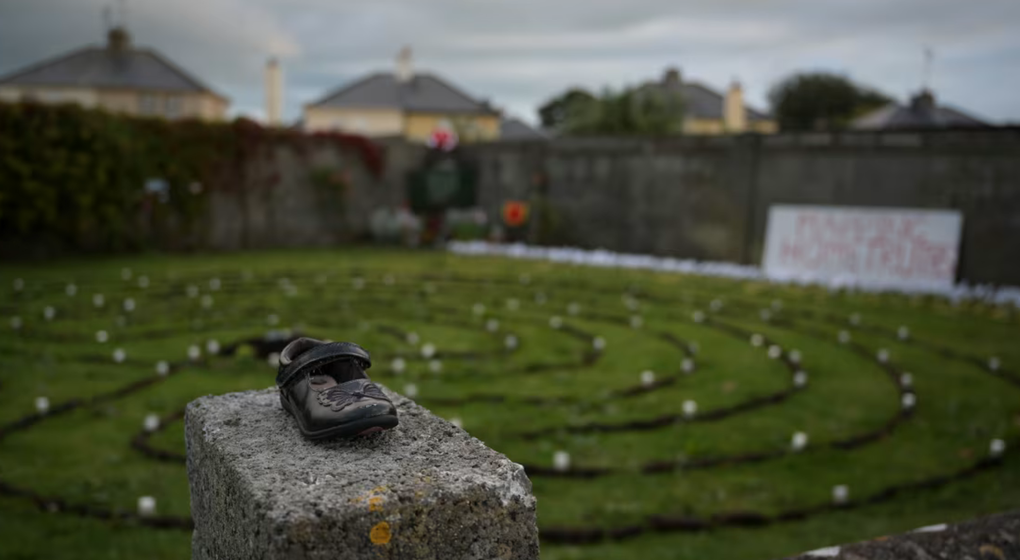 Phát hiện khu chôn cất trẻ sơ sinh tập thể tại Ireland- Ảnh 2. Phát hiện khu chôn cất trẻ sơ sinh tập thể tại Ireland- Ảnh 2.