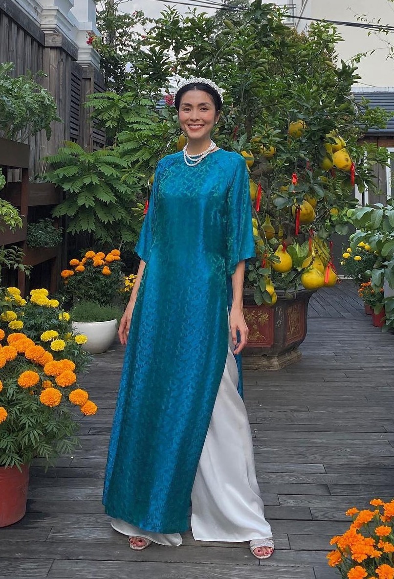 Vạn vật đều thua khi Hà Tăng mặc áo dài- Ảnh 6. Vạn vật đều thua khi Hà Tăng mặc áo dài- Ảnh 6.