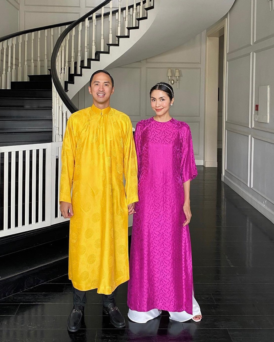 Vạn vật đều thua khi Hà Tăng mặc áo dài- Ảnh 7. Vạn vật đều thua khi Hà Tăng mặc áo dài- Ảnh 7.