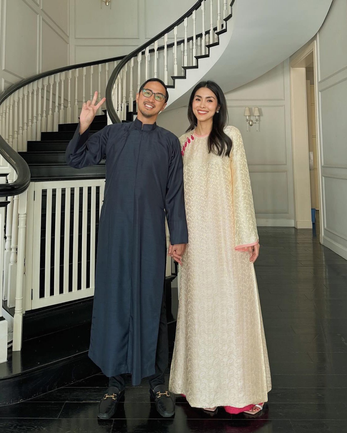 Vạn vật đều thua khi Hà Tăng mặc áo dài- Ảnh 5. Vạn vật đều thua khi Hà Tăng mặc áo dài- Ảnh 5.