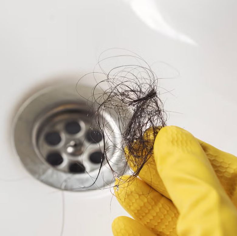 12 thứ không bao giờ được vứt xuống bồn cầu- Ảnh 1.