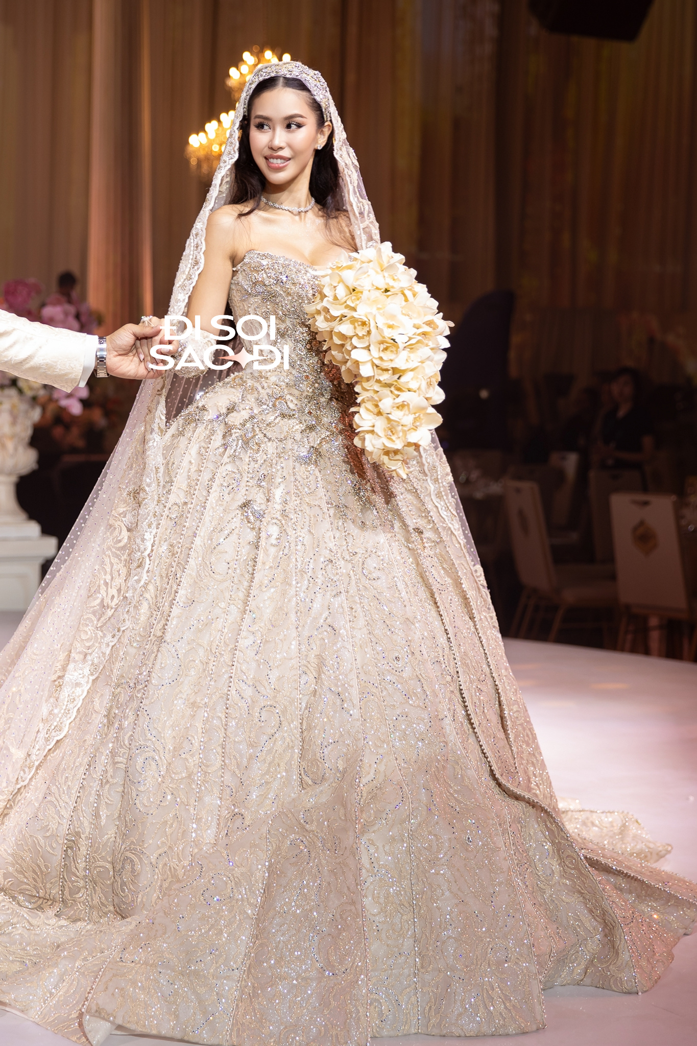 4 mỹ nh&acirc;n "đỉnh lưu" trong gia đ&igrave;nh tỷ ph&uacute; Johnathan Hạnh Nguyễn- Ảnh 16.