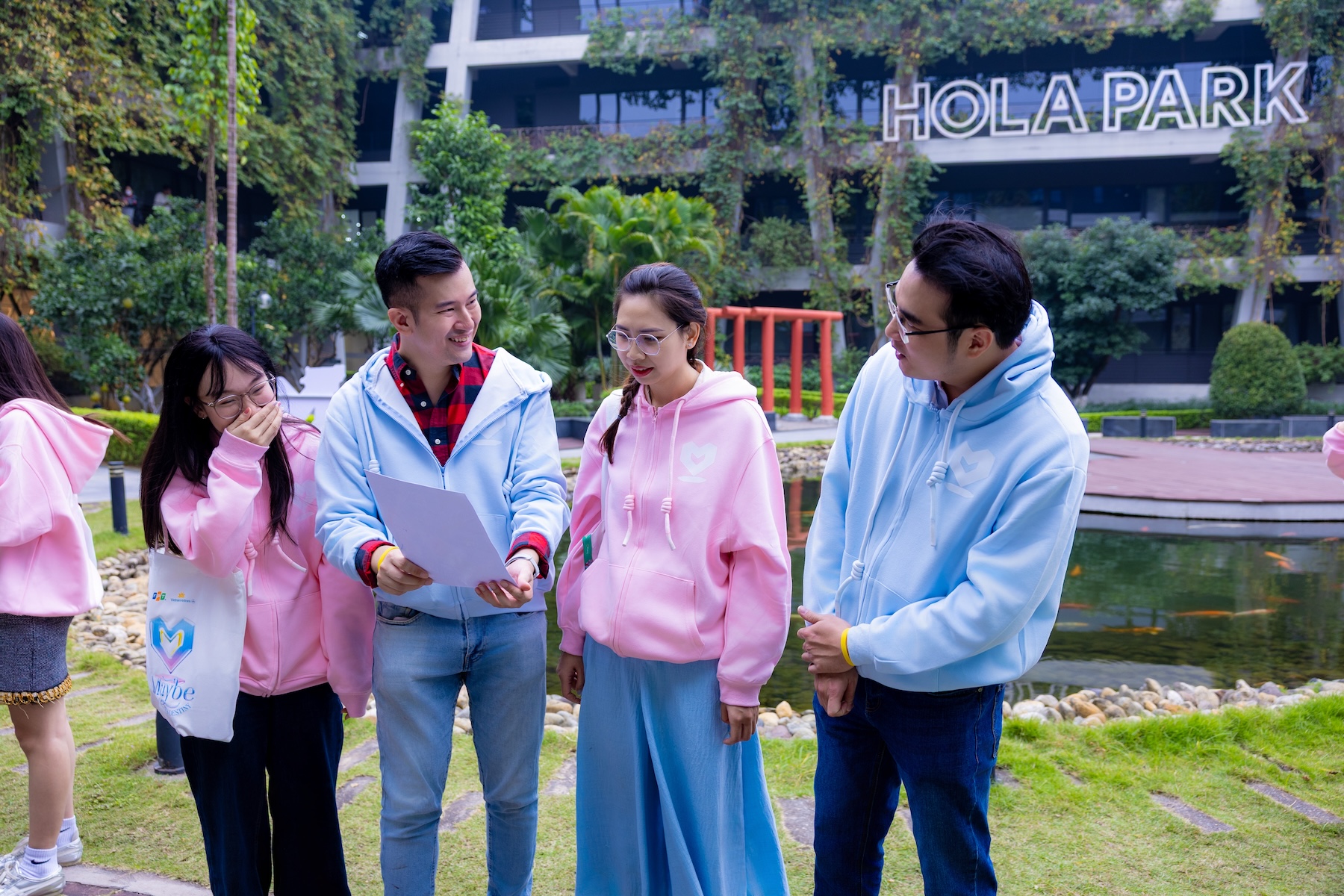 FPT tạo ứng dụng kiểu “Tinder” để se duyên nhân viên của mình với người của Vietnam Airlines- Ảnh 3.