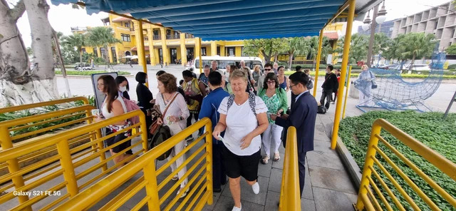 Từ ngày 10-12, khách mua vé tham quan Vịnh Hạ Long cần cung cấp đủ thông tin nhận diện- Ảnh 1.