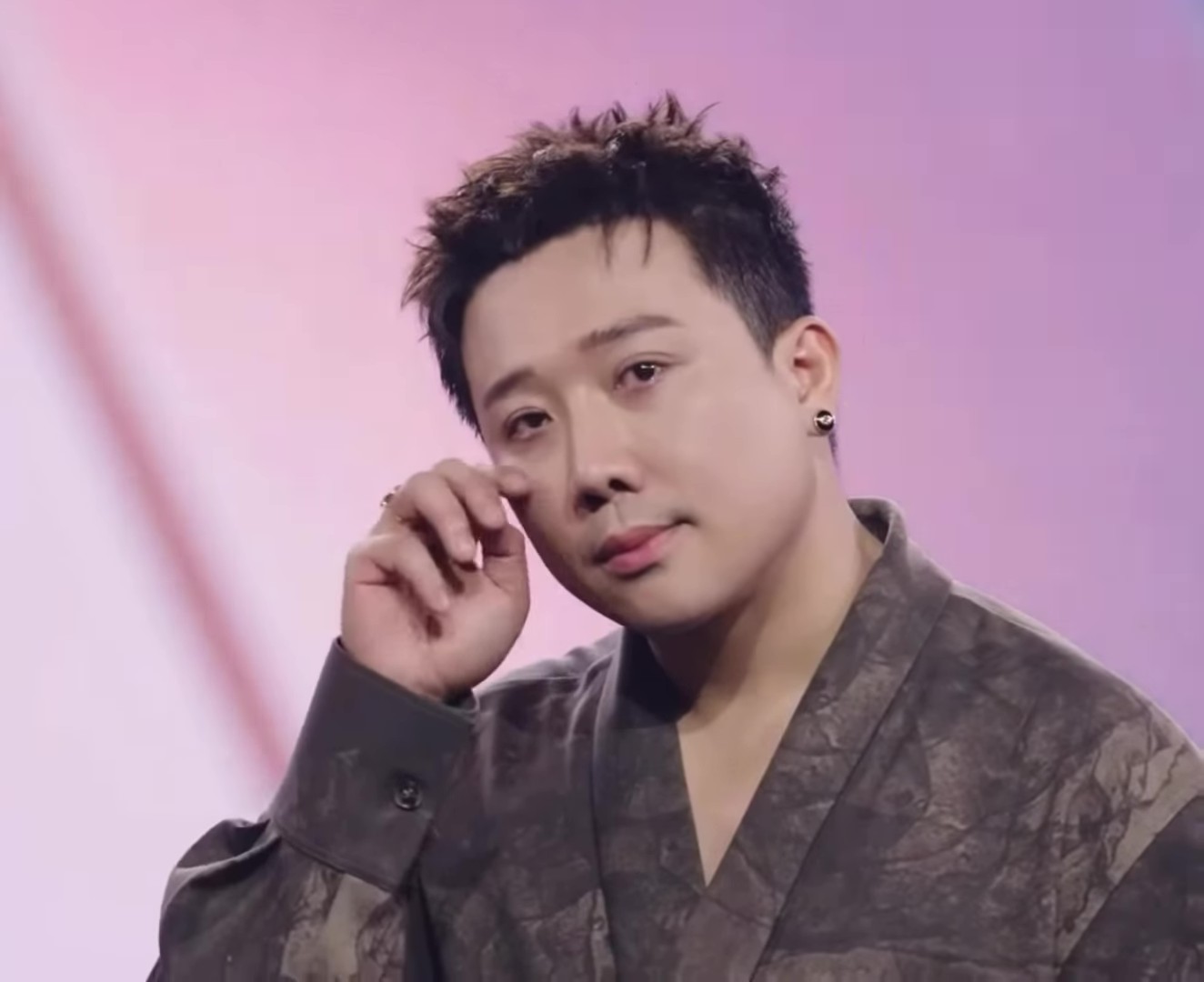 Ban trai tin đồn của Jun Vũ khóc nức nở với Trấn Thành, nói về chuyện chia tay- Ảnh 4. Ban trai tin đồn của Jun Vũ khóc nức nở với Trấn Thành, nói về chuyện chia tay- Ảnh 4.