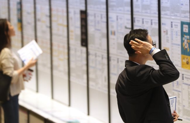 Giới trẻ Hàn Quốc ồ ạt xin trợ cấp thất nghiệp thay vì tìm việc: Nằm chơi cũng được phát 34 triệu đồng/tháng, nhóm 25-29 tuổi tăng xin nhiều nhất- Ảnh 3.