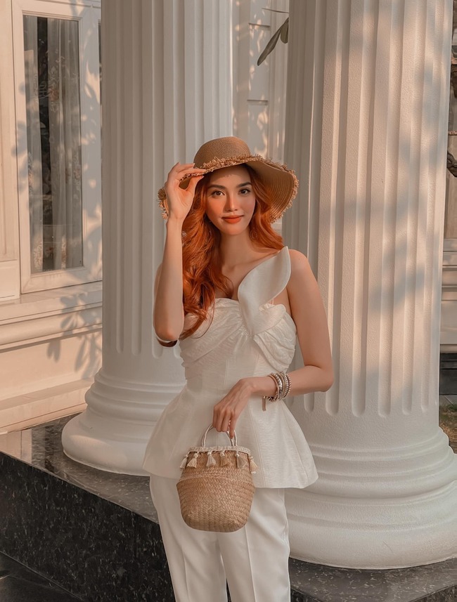 Mỹ nhân Việt 26 tuổi lên xe hoa với đại gia: Ở dinh thự dát vàng tráng lệ, sống như công chúa đời thực- Ảnh 15. Mỹ nhân Việt 26 tuổi lên xe hoa với đại gia: Ở dinh thự dát vàng tráng lệ, sống như công chúa đời thực- Ảnh 15.