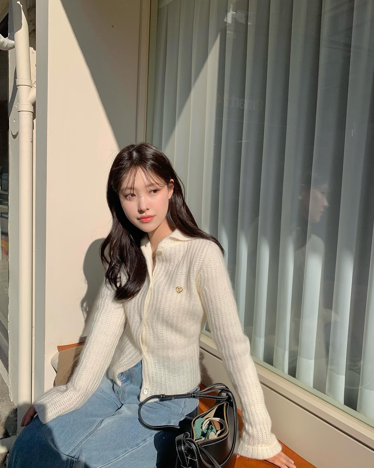 Phụ nữ Hàn có 4 cách mặc áo len đơn giản vô cùng, nhưng rất sành điệu- Ảnh 14. Phụ nữ Hàn có 4 cách mặc áo len đơn giản vô cùng, nhưng rất sành điệu- Ảnh 14.