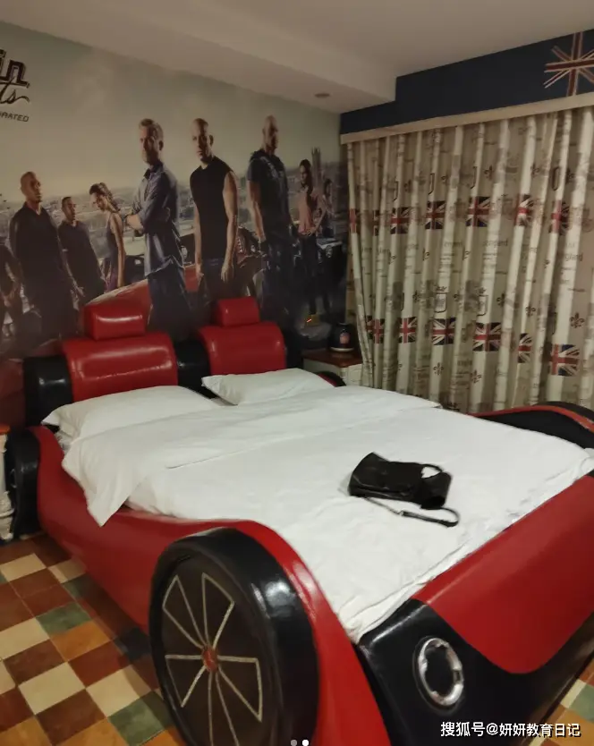 Nữ sinh đặt khách sạn gần điểm thi công chức cho tiện, vừa mở cửa ra thì thấy một thứ: Suýt bỏ thi luôn!- Ảnh 2. Nữ sinh đặt khách sạn gần điểm thi công chức cho tiện, vừa mở cửa ra thì thấy một thứ: Suýt bỏ thi luôn!- Ảnh 2.