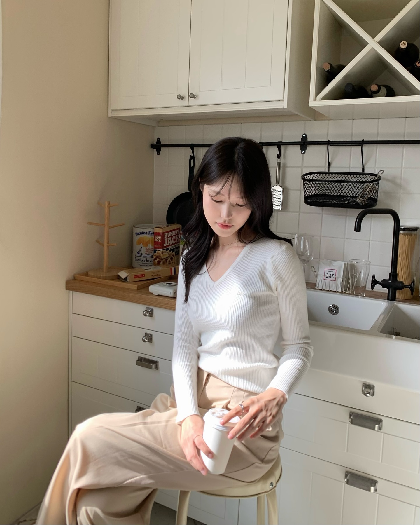 Phụ nữ Hàn có 4 cách mặc áo len đơn giản vô cùng, nhưng rất sành điệu- Ảnh 10. Phụ nữ Hàn có 4 cách mặc áo len đơn giản vô cùng, nhưng rất sành điệu- Ảnh 10.