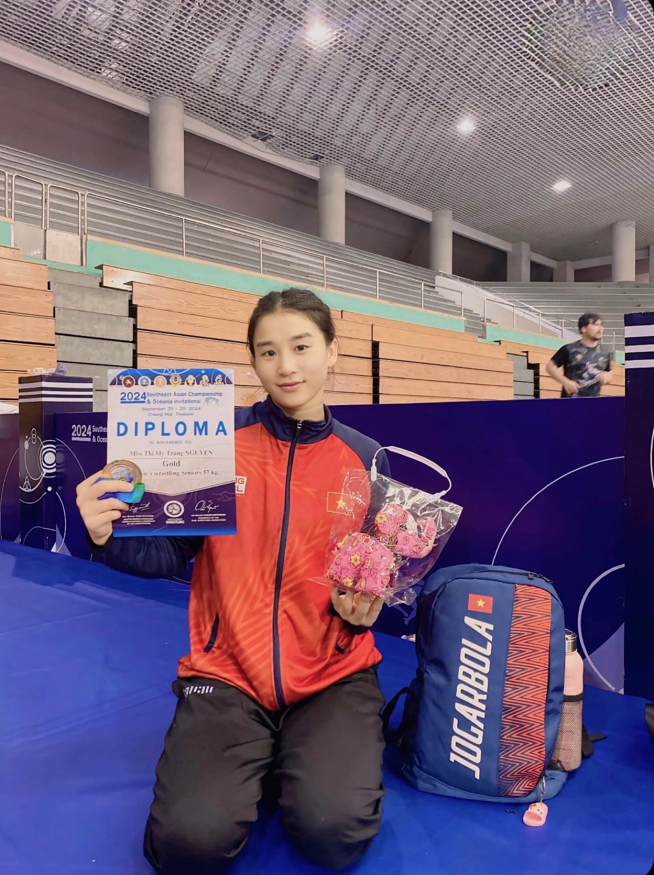 3 chị em ruột ở Huế cùng đi thi vật tại SEA Games 33, một người được Chủ tịch nước trao tặng Huân chương- Ảnh 4. 3 chị em ruột ở Huế cùng đi thi vật tại SEA Games 33, một người được Chủ tịch nước trao tặng Huân chương- Ảnh 4.