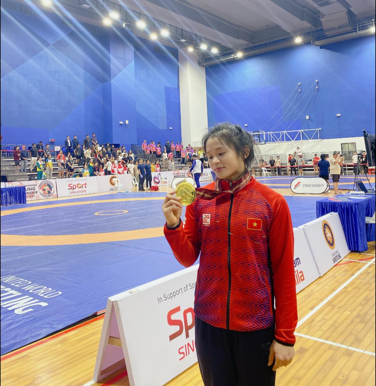 3 chị em ruột ở Huế cùng đi thi vật tại SEA Games 33, một người được Chủ tịch nước trao tặng Huân chương- Ảnh 5. 3 chị em ruột ở Huế cùng đi thi vật tại SEA Games 33, một người được Chủ tịch nước trao tặng Huân chương- Ảnh 5.