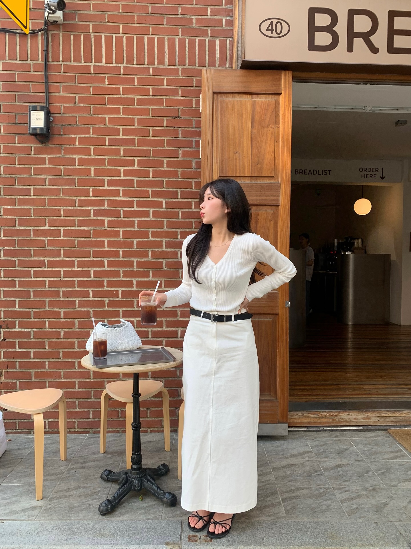 Không thích đi giày cao gót, nàng cao khiêm tốn nhất định phải có 5 mẫu giày bệt tôn dáng- Ảnh 8. Không thích đi giày cao gót, nàng cao khiêm tốn nhất định phải có 5 mẫu giày bệt tôn dáng- Ảnh 8.