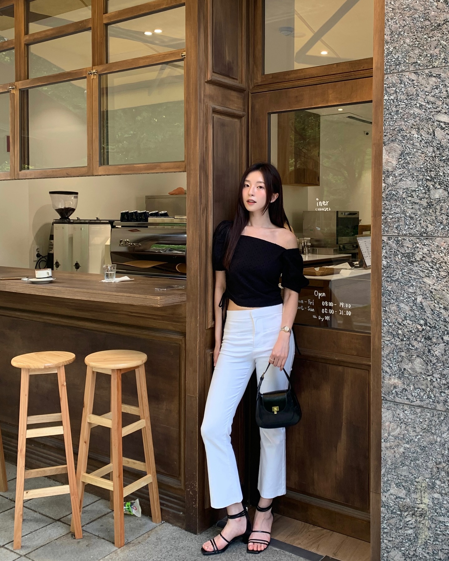 Không thích đi giày cao gót, nàng cao khiêm tốn nhất định phải có 5 mẫu giày bệt tôn dáng- Ảnh 9. Không thích đi giày cao gót, nàng cao khiêm tốn nhất định phải có 5 mẫu giày bệt tôn dáng- Ảnh 9.