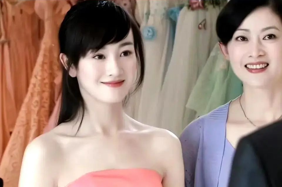 Tiểu tam bị huỷ hoại toàn bộ nhan sắc giờ sống ra sao?- Ảnh 1. Tiểu tam bị huỷ hoại toàn bộ nhan sắc giờ sống ra sao?- Ảnh 1.