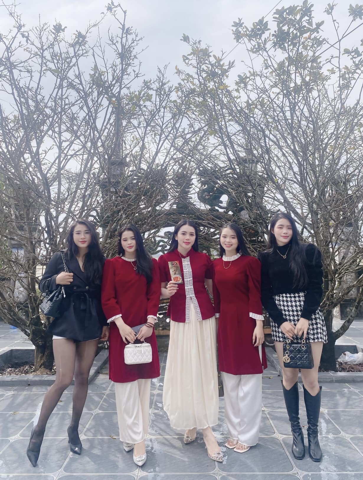 3 chị em ruột ở Huế cùng đi thi vật tại SEA Games 33, một người được Chủ tịch nước trao tặng Huân chương- Ảnh 16. 3 chị em ruột ở Huế cùng đi thi vật tại SEA Games 33, một người được Chủ tịch nước trao tặng Huân chương- Ảnh 16.